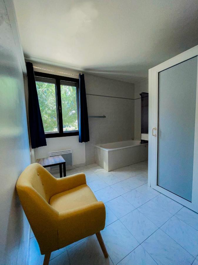 Logis Hotel & Restaurant L'Etape Bouc Bel Air - Gardanne Экстерьер фото