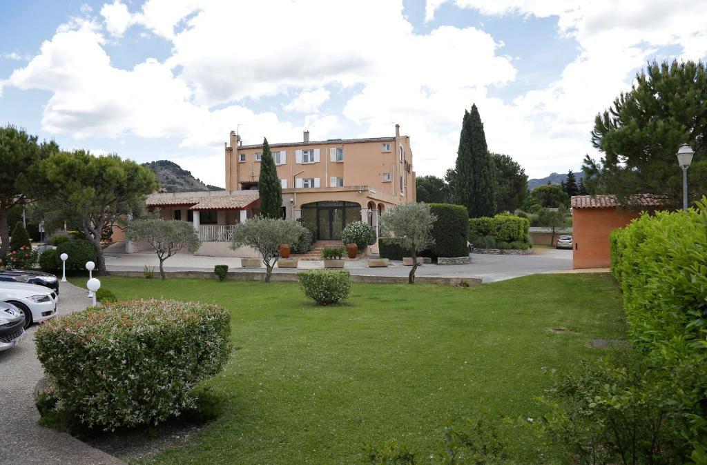 Logis Hotel & Restaurant L'Etape Bouc Bel Air - Gardanne Номер фото