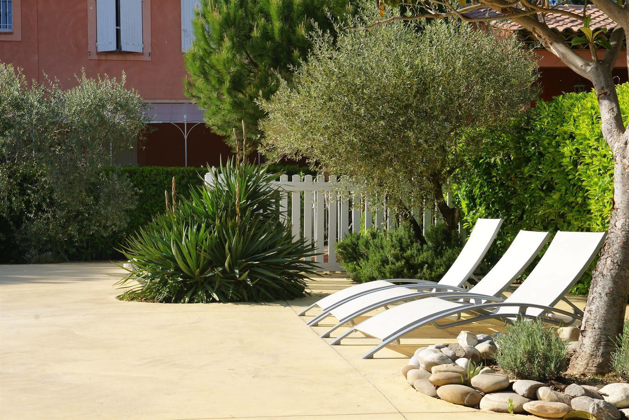 Logis Hotel & Restaurant L'Etape Bouc Bel Air - Gardanne Экстерьер фото