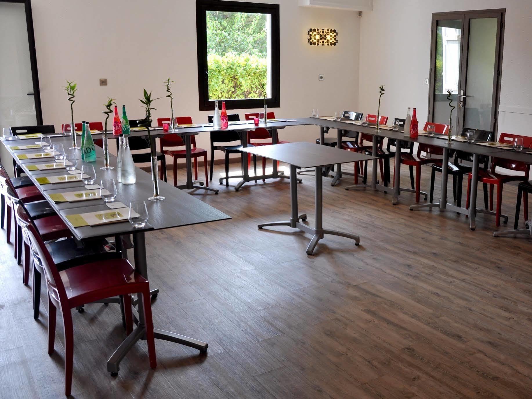 Logis Hotel & Restaurant L'Etape Bouc Bel Air - Gardanne Экстерьер фото