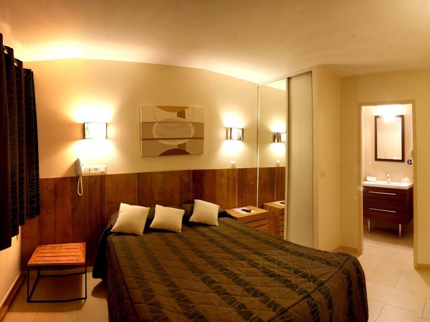 Logis Hotel & Restaurant L'Etape Bouc Bel Air - Gardanne Экстерьер фото
