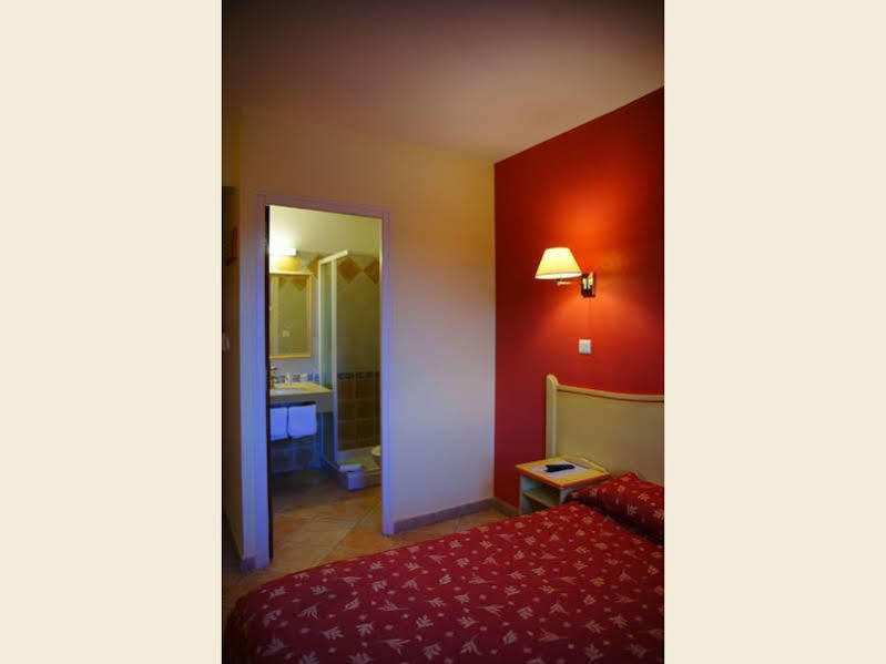 Logis Hotel & Restaurant L'Etape Bouc Bel Air - Gardanne Экстерьер фото
